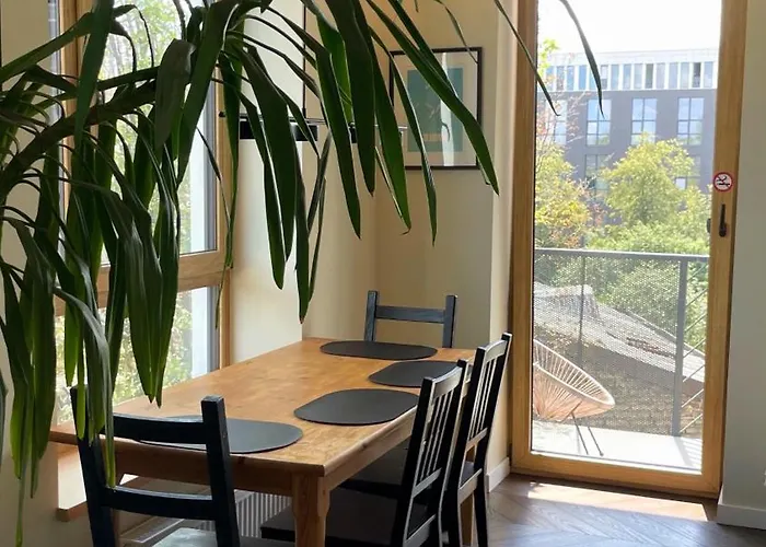 Floral Sunshine Apartment *